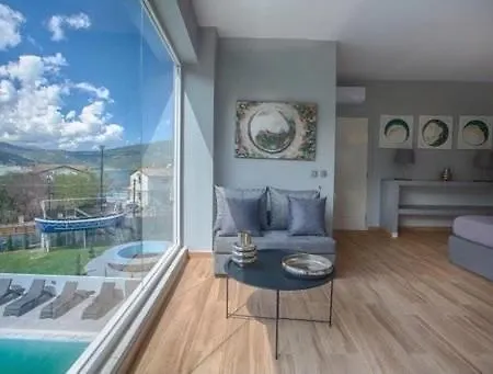Villa Boat